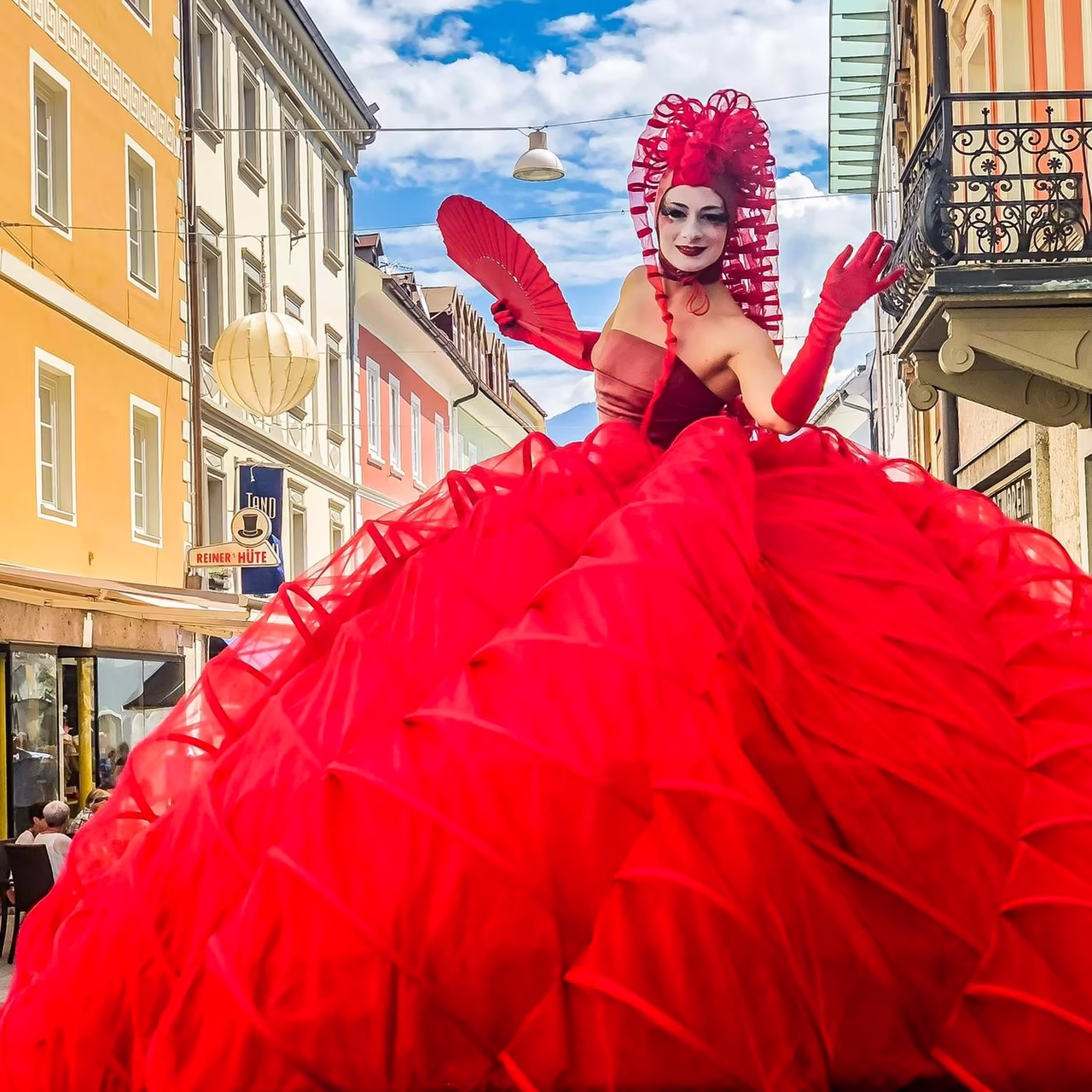 Artisten verzaubern Besucher des Festivals Olala © Julia Staller