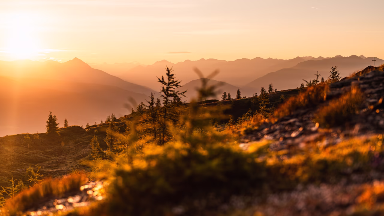 Sonnenaufgang in den Bergen © Peter Märkl