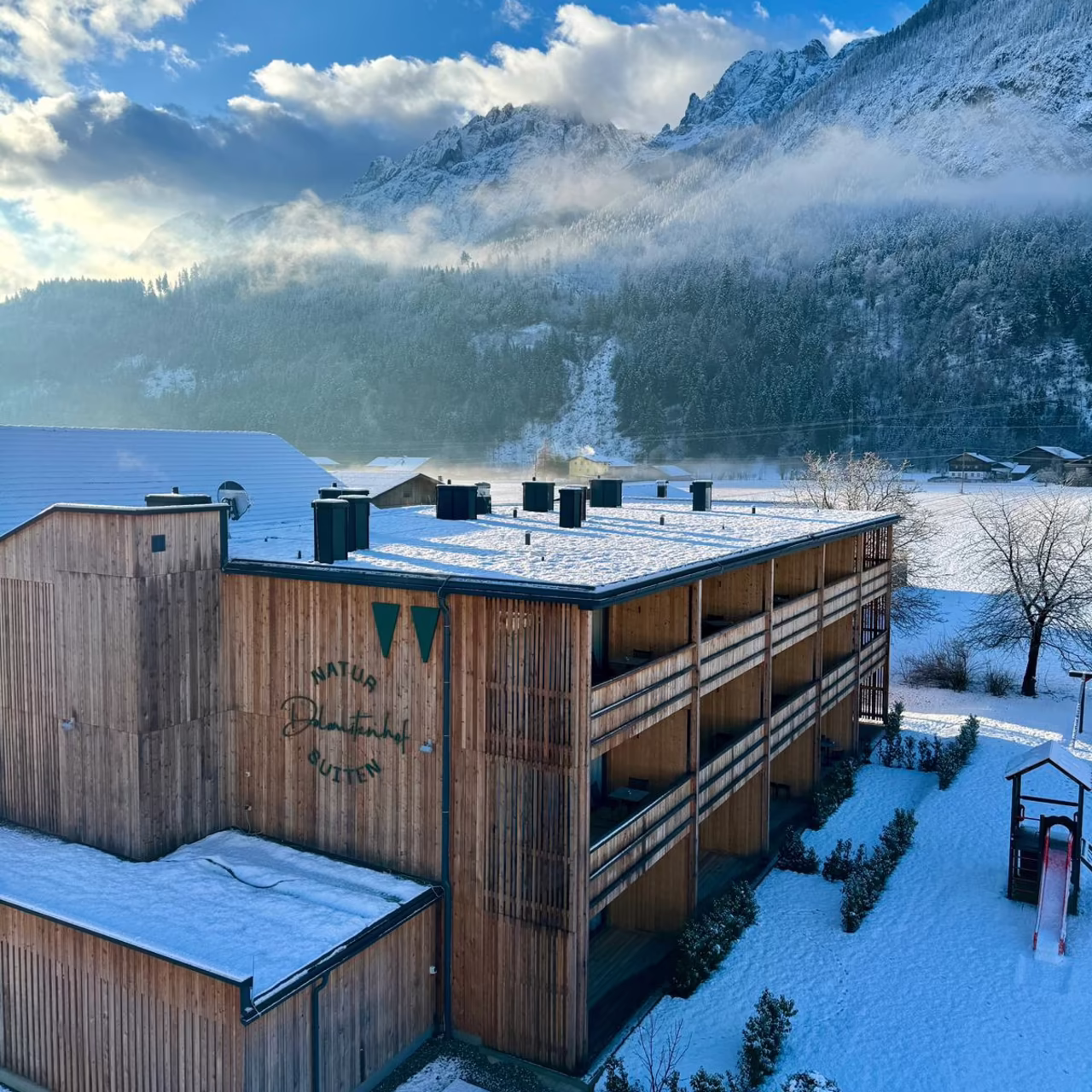 Dolomitenhof Tristach Ansicht im Winter © Winklers Osttirol / Thomas Winkler