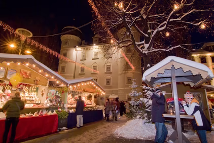 Adventmarkt in Lienz am Abend © TVB Osttirol / Armin Zlöbl